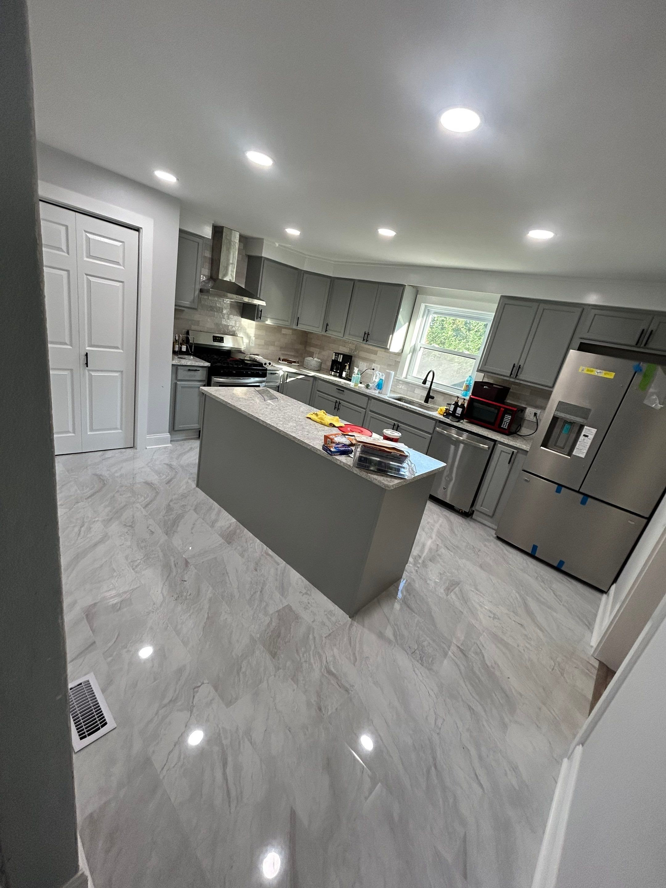 Modern kitchen remodel by Elixtro Renovations